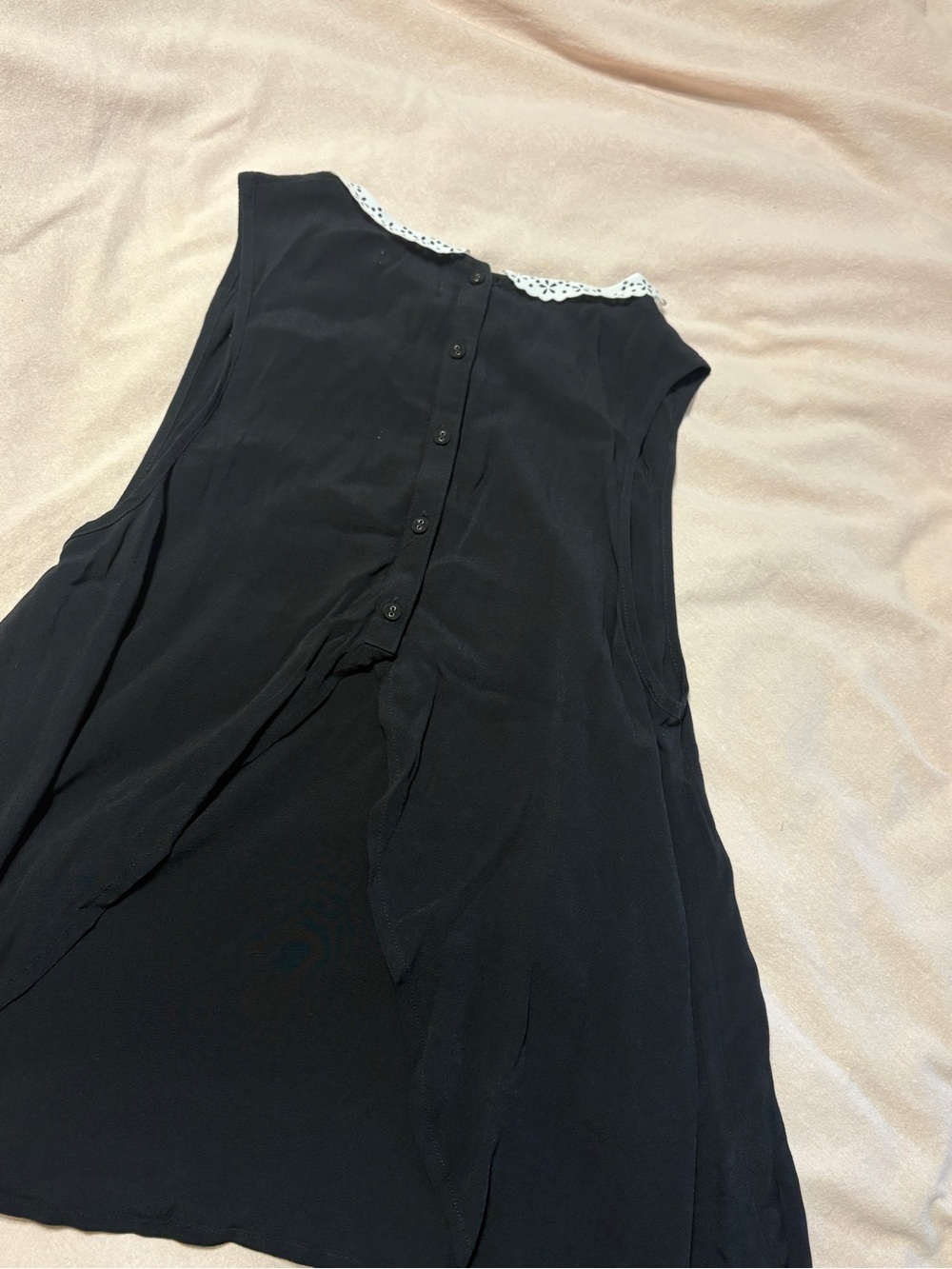 Urban Outfitters Black Sleeveless Blouse with White Eyelet Peter Pan Collar - Picture 5 of 7